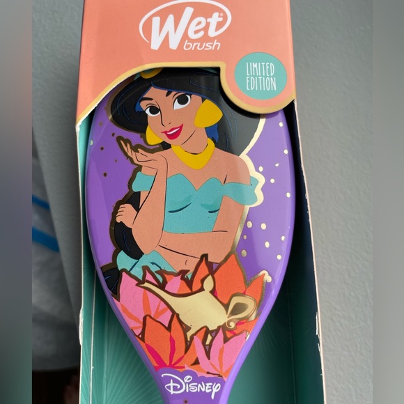 Disney Jasmine Wet Brush-NWT - Picture 3 of 3